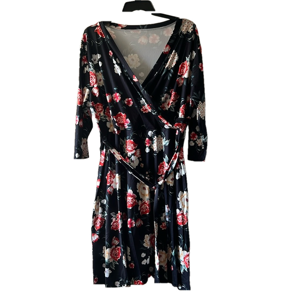 NWT Women’s floral Wrap dress w/belt Size 4X